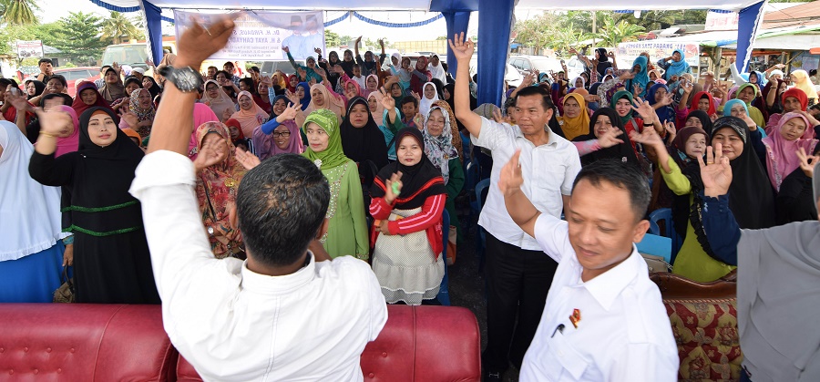 Selain Bertemu Warga Tampan, Firdaus Juga Lantik Kartini Firdaus - Ayat
