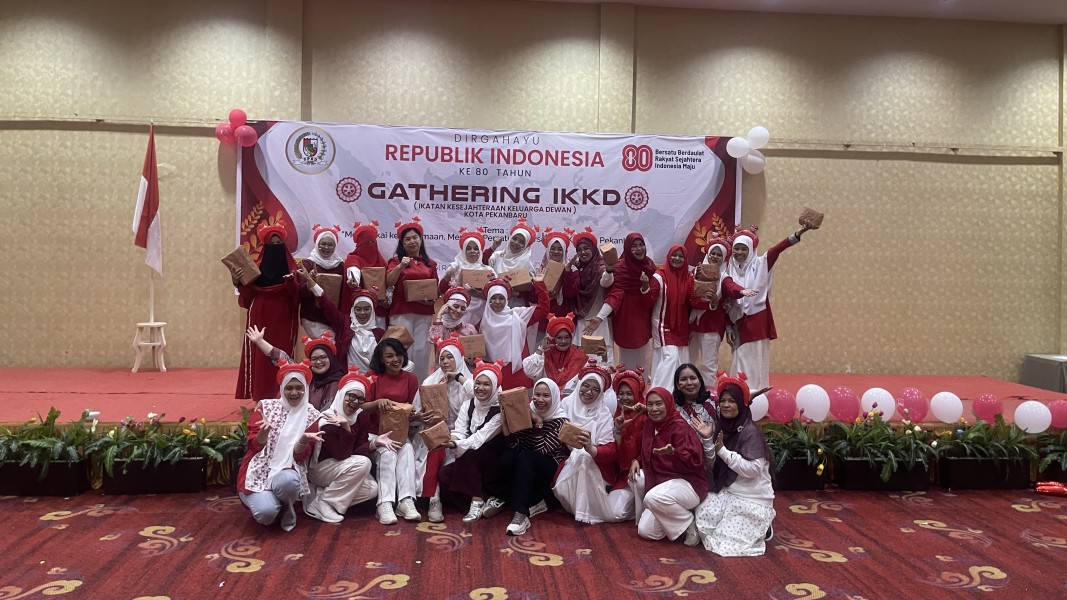 Gathering IKKD Pekanbaru Meriahkan HUT RI ke-80, Siti Jaziroh Ajak Istri Dewan Kompak