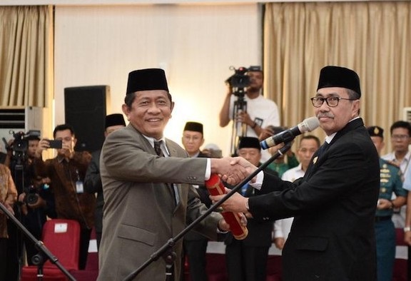 Keluarga Gubernur-Sekda Riau Jadi Pejabat, Rekrutmen Dinilai Sarat Nepotisme
