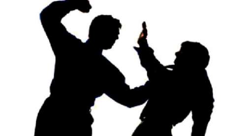 Cekcok Mulut di Tempat Kerja, Pemuda Ini Dikeroyok Hingga Babak Belur