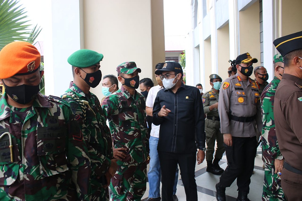 Ginda Burnama Tinjau Persiapan Natal di Gereja, Ini Pesannya