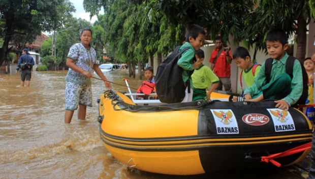 Terkait Banjir Jakarta, Ini Solusi Ahok dan Anies