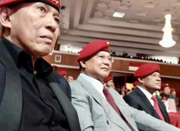 Saat Prabowo-Gatot Berbaret Merah