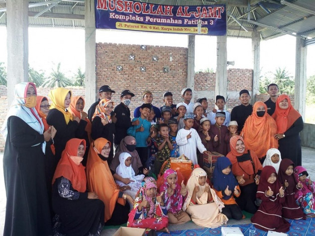 Forum Pekanbaru Kota Bertuah Beri Bantuan ke Pesantren Tahfiz Darul Mukhlasin