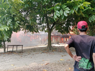 Kebakaran Hebat di Pasar Teleng Pekanbaru, 8 Rumah Kontrakan Hangus Terbakar