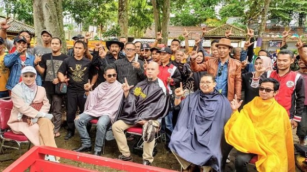 Aksi Cukur Rambut Fadli Zon untuk Sentil 'Pencitraan' Jokowi