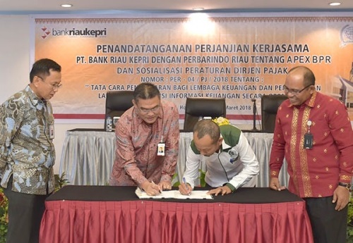 Bank Riau Kepri Teken MOU dengan Perbarindo Terkait APEX BPR