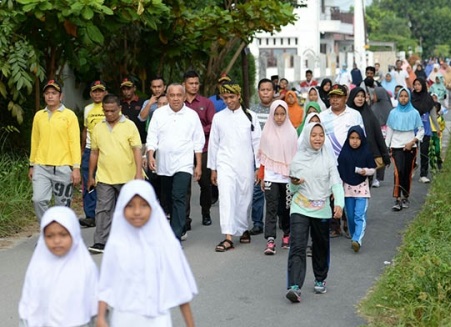 Cagub Riau Nomor 4 Jalan Santai Bersama Warga Tampan