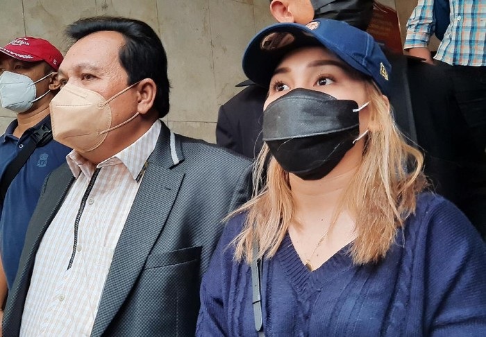 Ayu Ting Ting Serius Penjarakan KD: Demi Masa Depan Bilqis