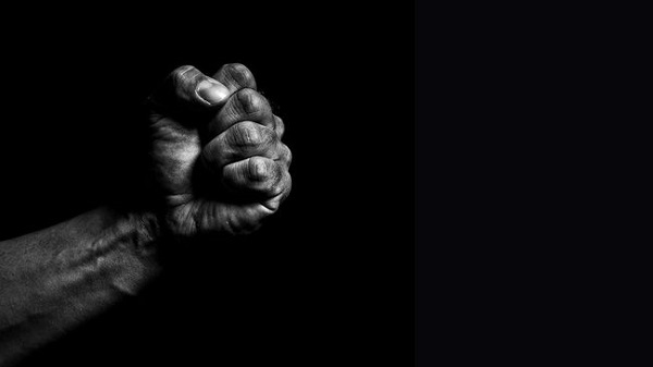 Ditegur saat Main HP di Kelas, Murid Pukul Guru dengan Kursi