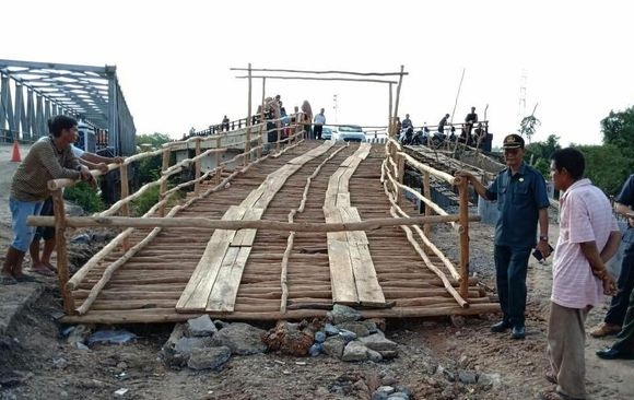Jembatan Darurat Dibangun Pulihkan Jalur Putus Sumsel-Lampung