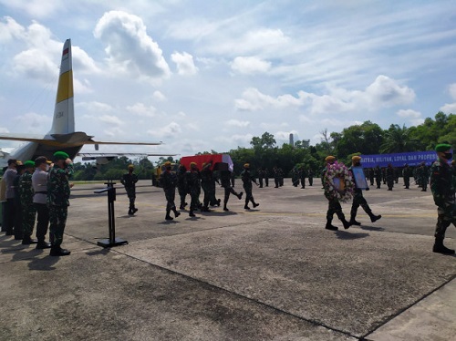 Disambut Pangdam I BB, Jenazah Pelda Anumerta Rama Wahyudi Tiba di Pekanbaru