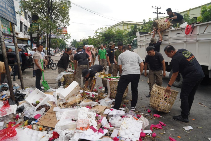 Pemko Pekanbaru Tegaskan Sanksi Bagi Oknum Buang Sampah di Pinggir Jalan