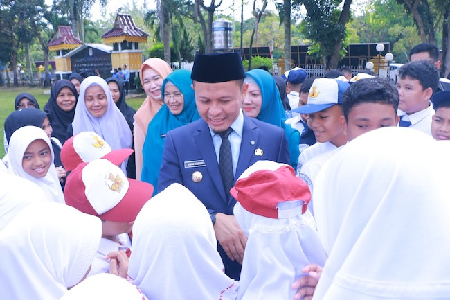 Hardiknas 2025: Wali Kota Pekanbaru Janji Benahi Fasilitas Sekolah dan Tingkatkan Mutu Guru