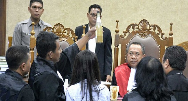 Manager Kafe Olivier Mual & Muntah Mencoba Kopi Mirna