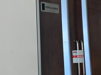 OTT KPK di Dinas PUPR-PKPP Riau: Ruang Kadis Disegel, Pejabat Dibawa ke Brimob