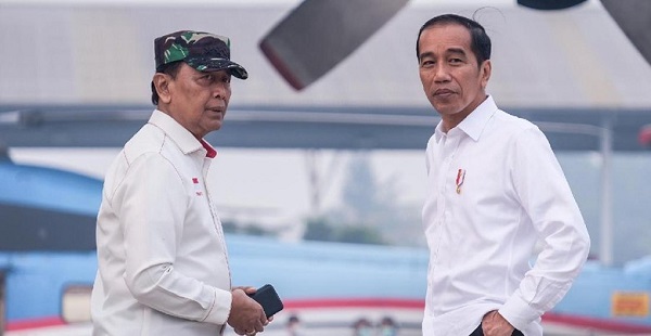 Naik Heli, Jokowi Tinjau Lokasi Karhutla di Riau