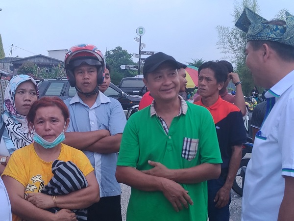 Firdaus-Rusli Kunjungi Korban Kebakaran Siak