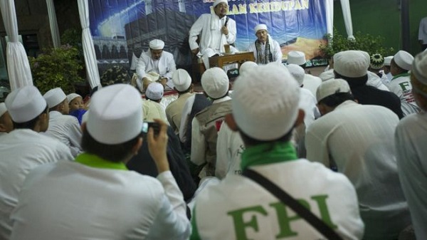 Rizieq 'batal' pulang, Amien Rais peringatkan 'Jokowi jangan macam-macam'
