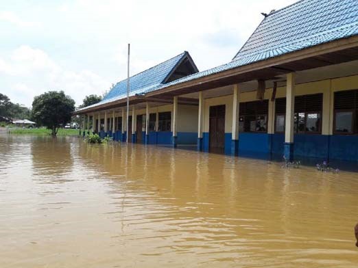 Terendam Banjir, SD Muara Sako di Pelalawan Diliburkan