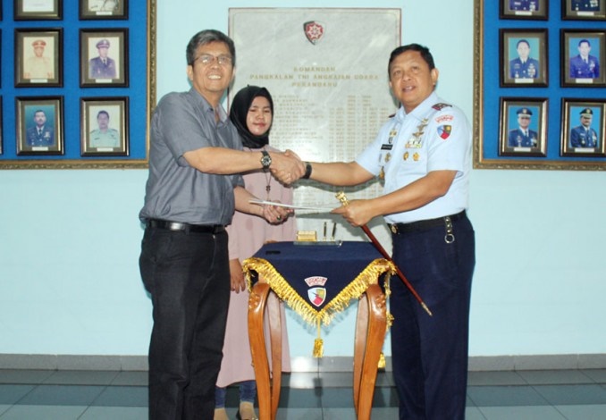 Seorang Warga Pekanbaru Hibahkan Tanah Pencadangan ke TNI AU