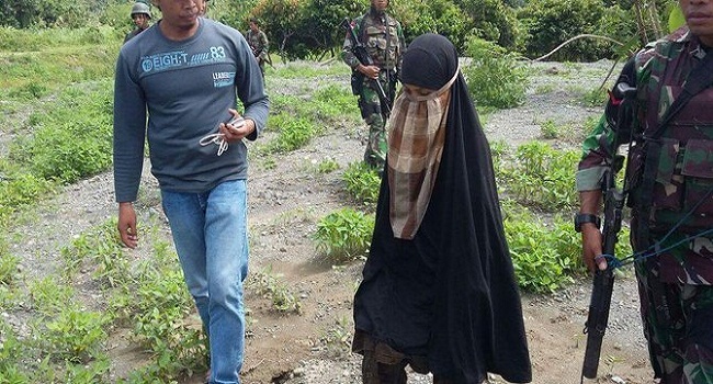Istri Santoso didampingi Polwan, Selama dirawat di RS Bhayangkara