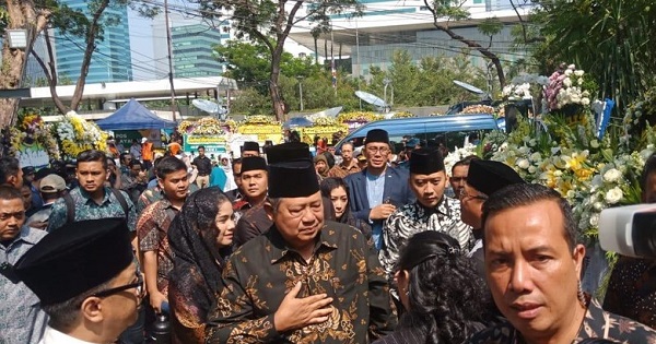 Didampingi AHY dan Ibas, SBY Melayat ke Rumah Duka BJ Habibie