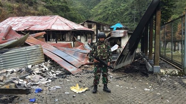 Konflik Papua: TNI disebut tembak warga yang kibarkan bendera merah putih