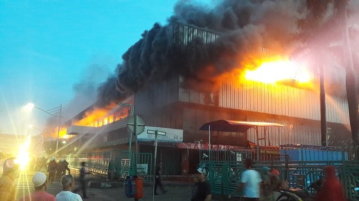 500 Kios di Pasar Senen Jakarta Hangus Terbakar