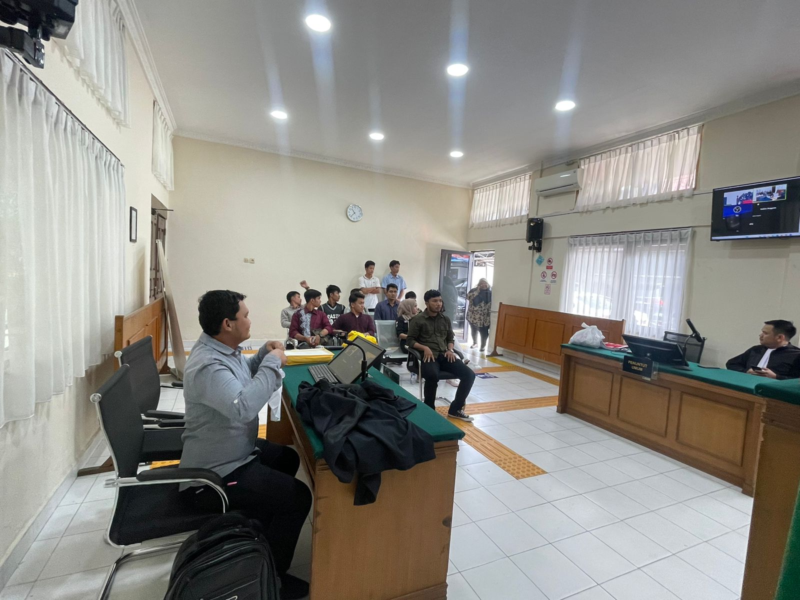 Aksi Kritik Gubernur Berujung Pembungkaman Hingga Penjara Menanti