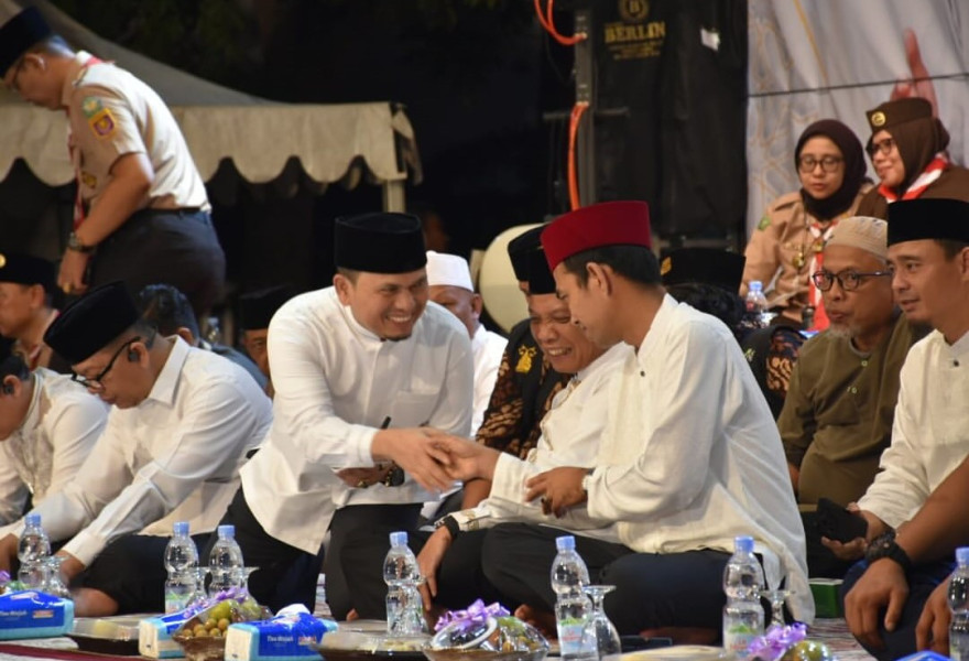 Ketua DPRD Pekanbaru Dukung Gerakan Anti-LGBT Lewat Tabligh Akbar Bersama UAS