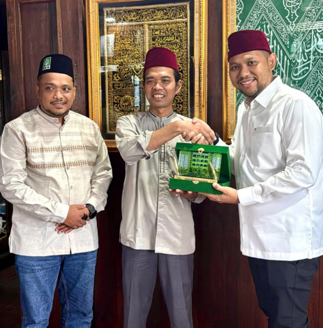 Kunjungan Silaturahmi Anggota DPRD Kampar ke Ustaz Abdul Somad: Diskusi Penyusunan Perda Pondok Pesantren