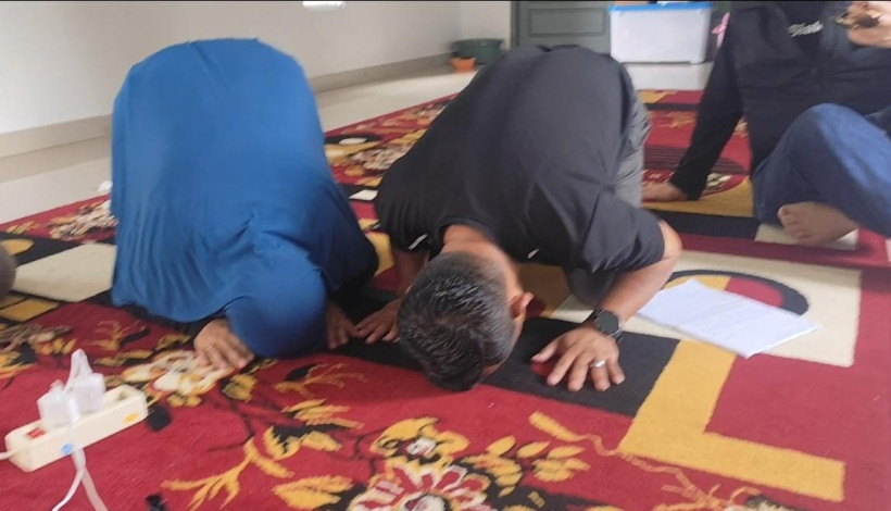 Afni Z Sujud Syukur Usai Menang Telak di PSU Pilkada Siak