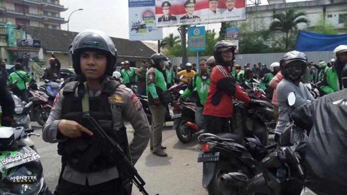 Go-Jek Menggelar Aksi sweeping Pasca Aksi Penarik Becak di Medan
