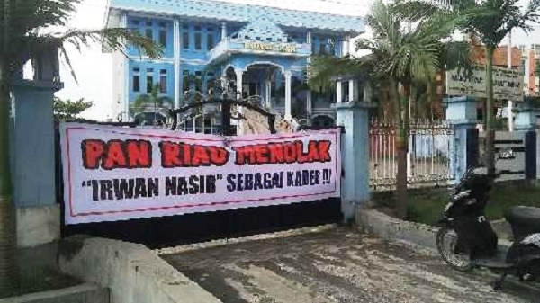 Zulkifli Hasan Datang, Kantor PAN Riau Disegel, Ini Penyebabnya