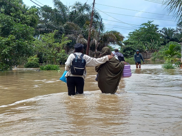 Warga Pekanbaru Tak Kunjung Terima Bantuan dari Pemerintah, Sudah 3 Hari Terendam Banjir