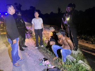 Patroli Brimob Polda Riau Amankan Dua Pelaku Narkoba di Mobil Pikap Pengangkut Ayam