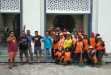 Pasukan Orange DLH Rohul Bersihkan Masjid Al Ihsan Ujung Batu